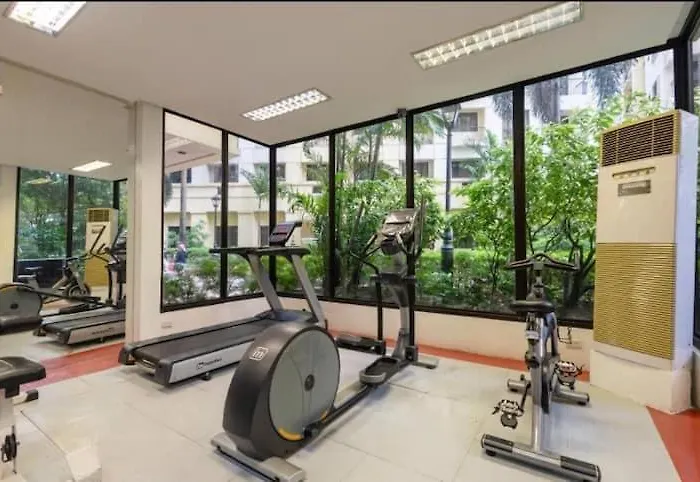 Cozy Urban Retreat In Burgos Circle, Bgc Apartamento Manila