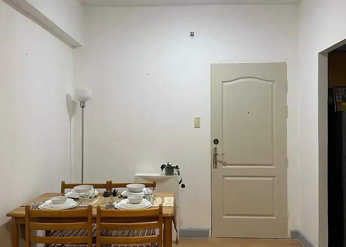 Cozy Urban Retreat In Burgos Circle, Bgc * Manila